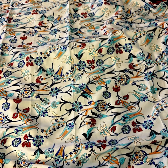 Gorgeous Silk Scarf - Picture 1 of 3